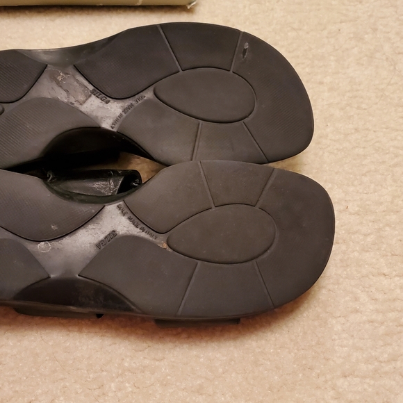 Walking Co. Women's Black Sandals w/ Original Box - Picture 14 of 16